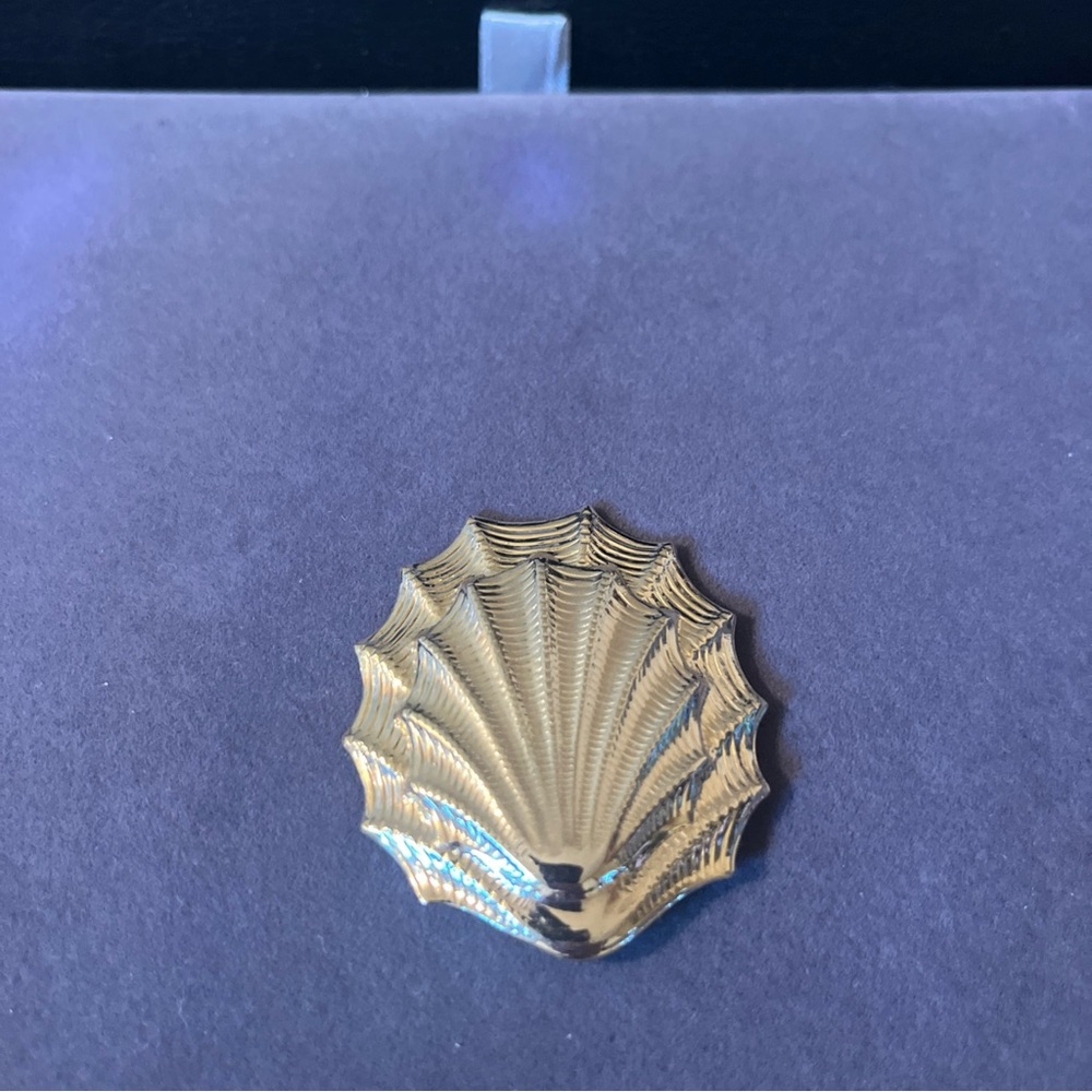 Gold Shell scarf clip